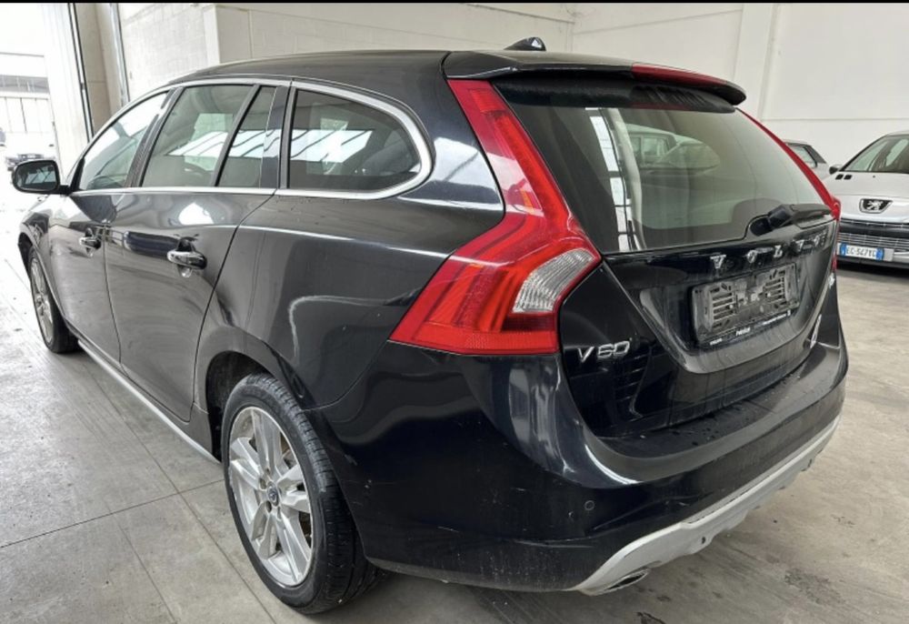 Volvo V60 2.0D на части
