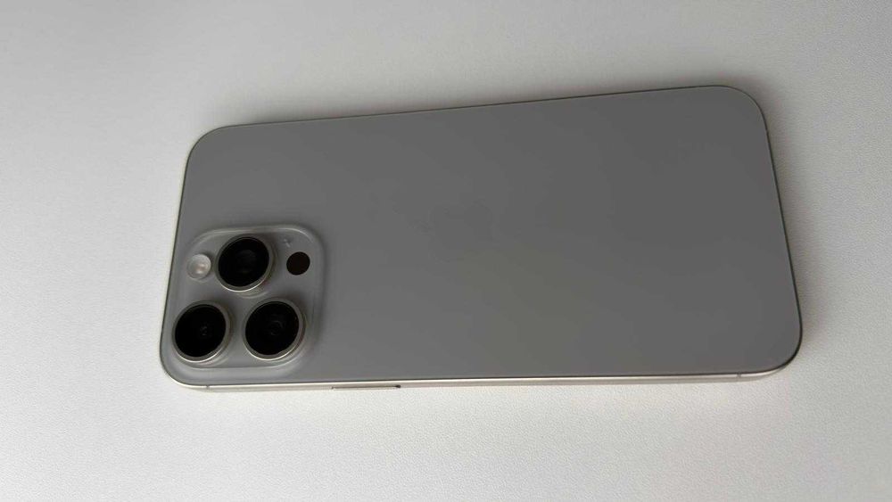 Vând iPhone 15 Pro Max