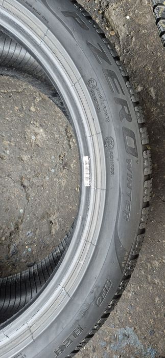 4 anvelope iarna,fata Continental 255/45/20,spate Pirelli 285/40/20.