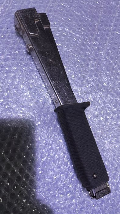 2 броя чук телбод (такер)