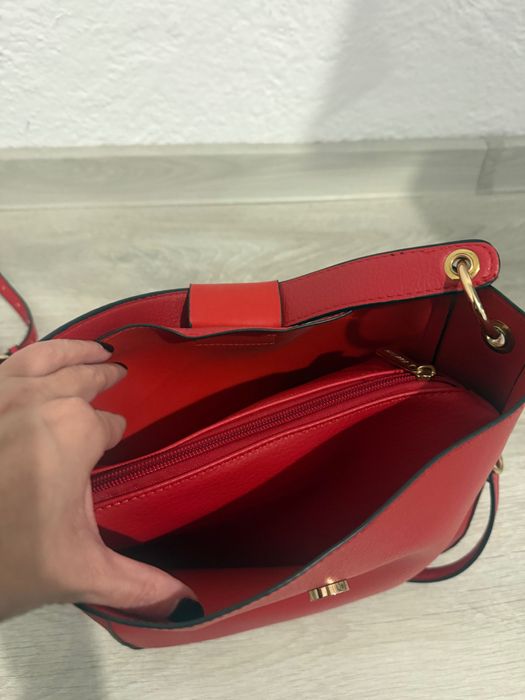 Дамска чанта от еко кожа в червено