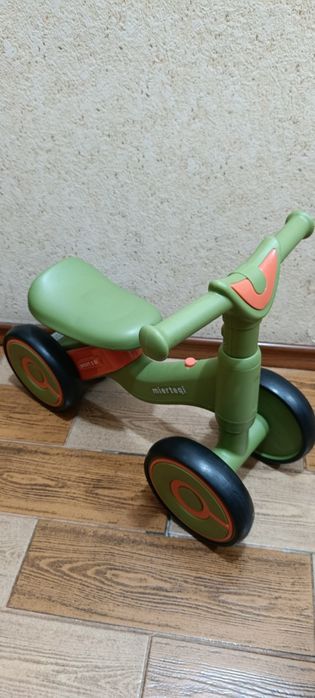 Продам беговел 10000