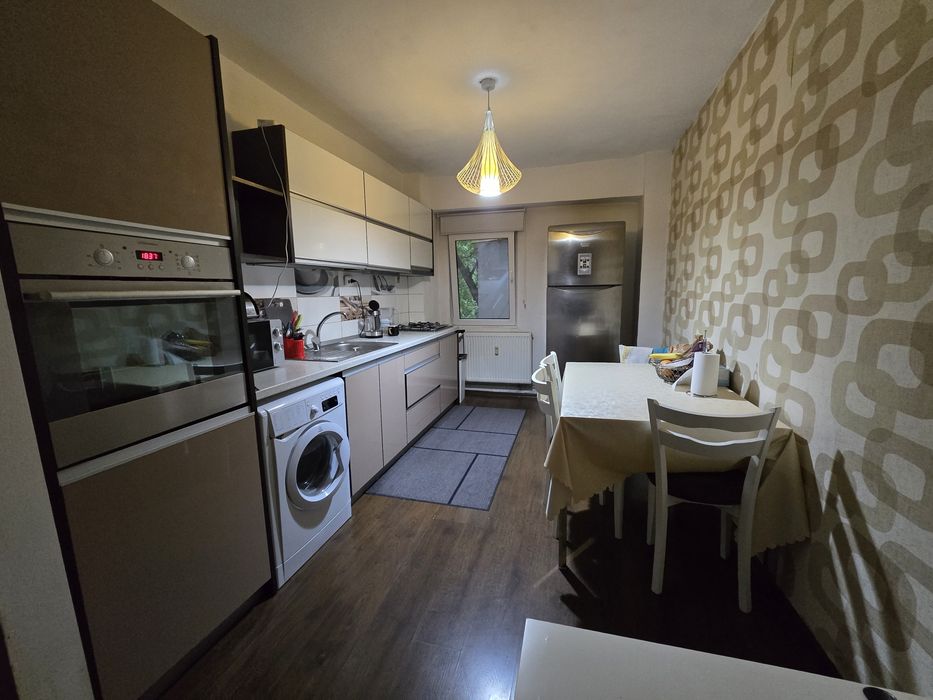 Proprietar,Apartament 3 camere mobilat+parcare la 150 m Parc  Sebastian
