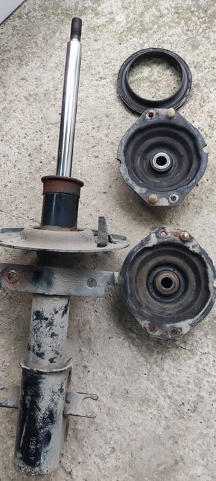 Продавам преден амортисьор за Рено Лагуна 2.