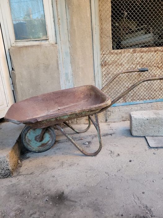 Тачка стороительня на колесах