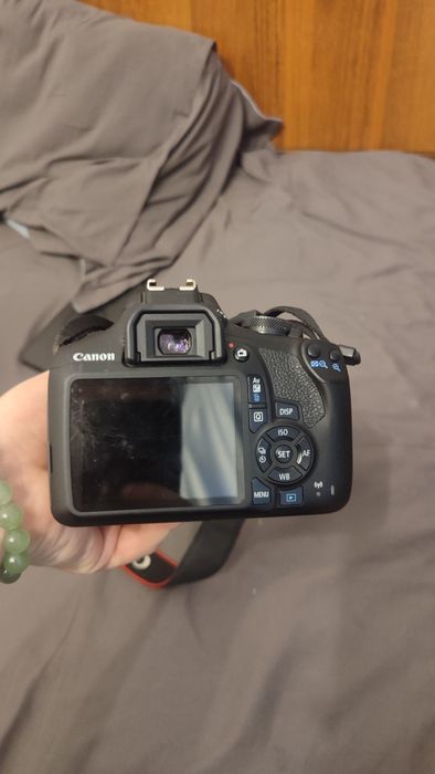 Фотоаппарат Canon EOS 2000D