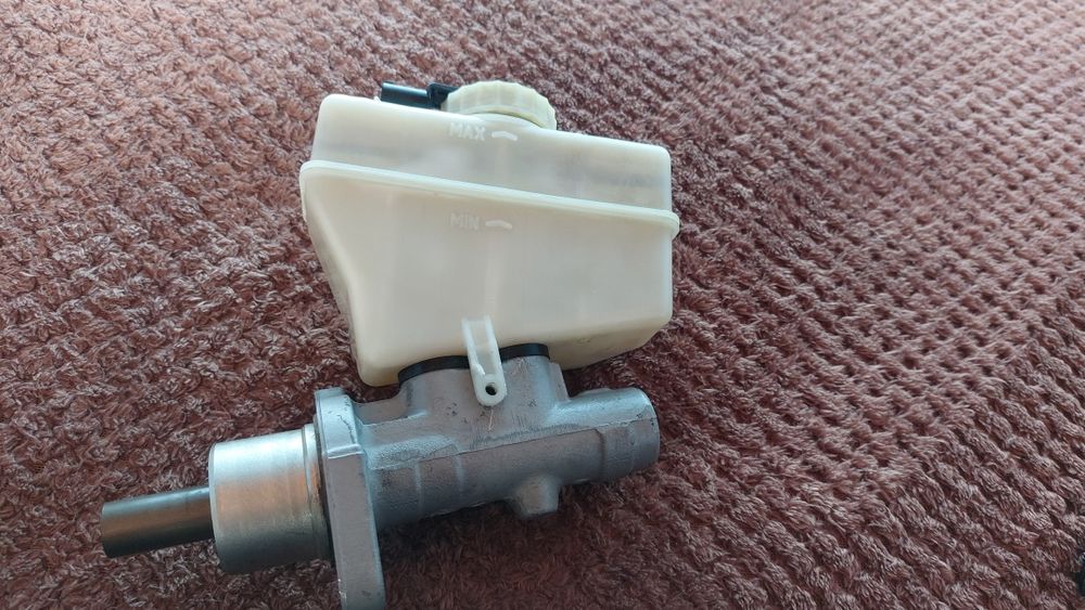 Спирачна помпа+казанче bmw e46 320d