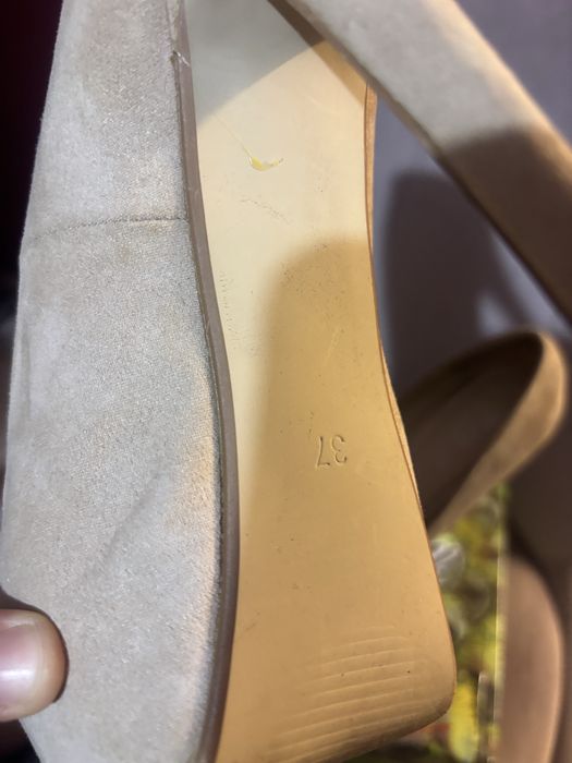 Високи токчета бежови