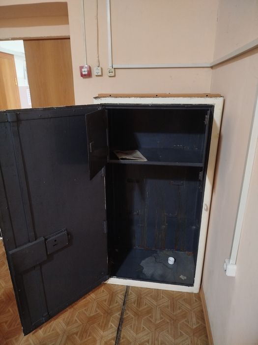 Сейф металлический