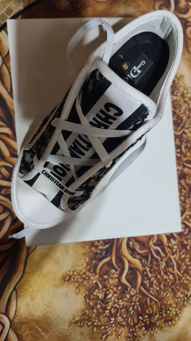 Нови сникърси Dior