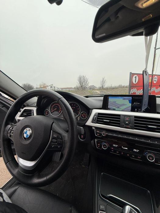 BMW Seria 3 F30 318i
