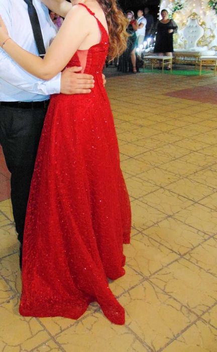 Червена рокля, размер с/м