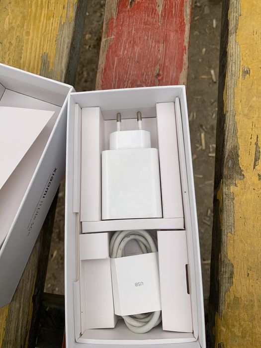 продается телефон Xiaomi Mi 11 lite 5G ne