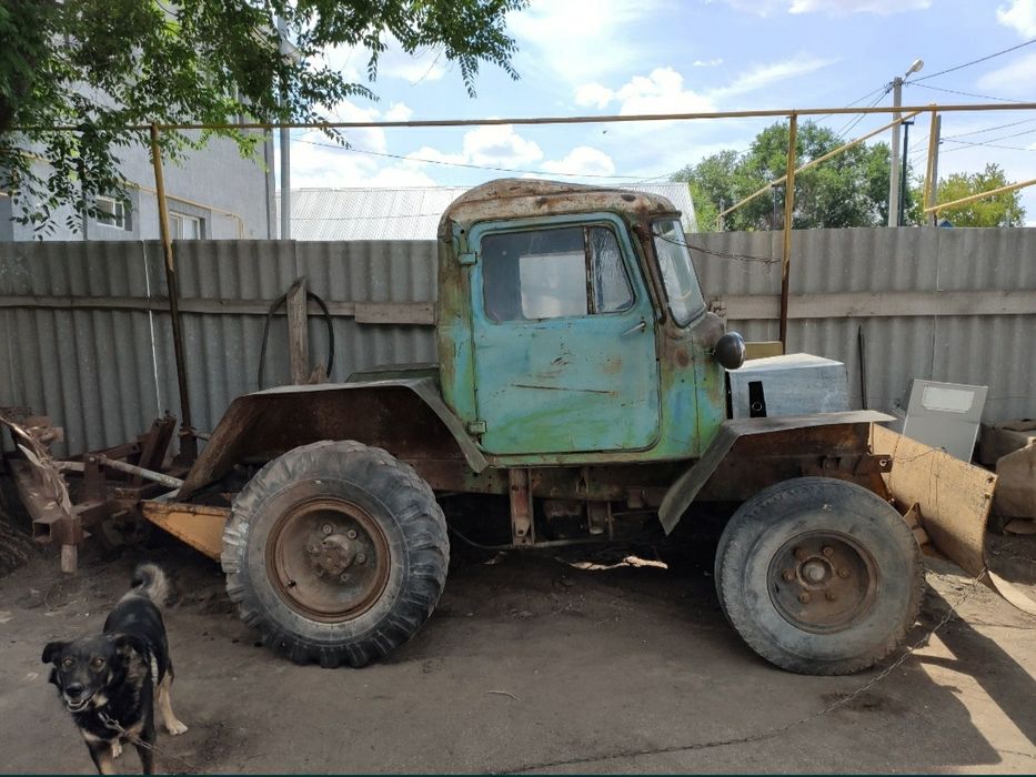 Продам трактор с плугом