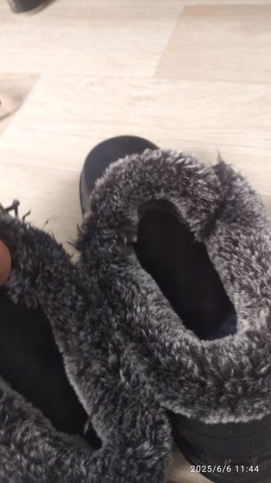 Qishqi botinka sotiladi.