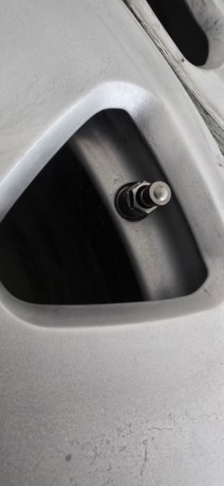 Vând jante audi R15 5X112 cu valve de metal