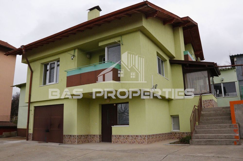 Къща в Перник, област-с.Големо Бучино площ 215