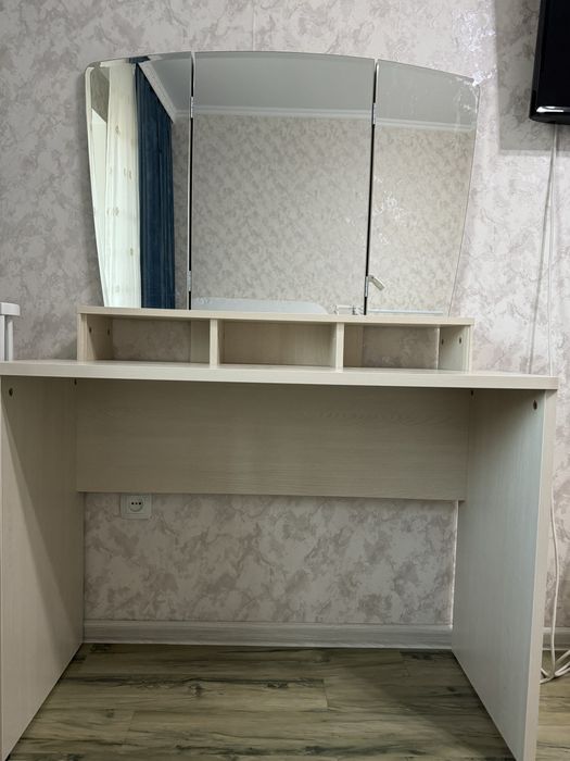 Туалетный стол