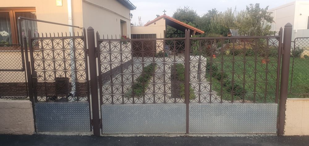 Gard din fier,  în stare foarte bună.