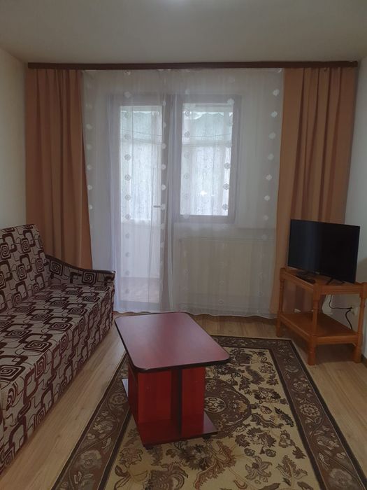 Inchiriez in regim hotelier apart. cu 3 cam. la parter in zona central