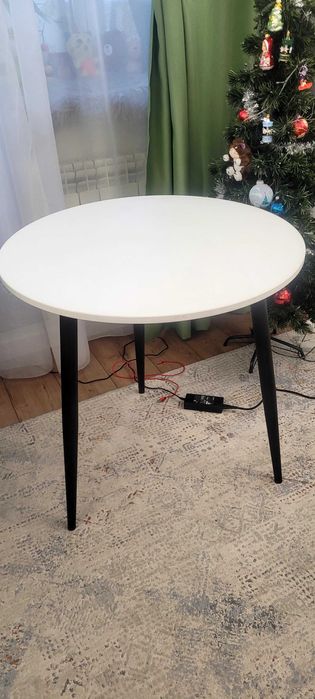 Стол диаметр 80 см, новый