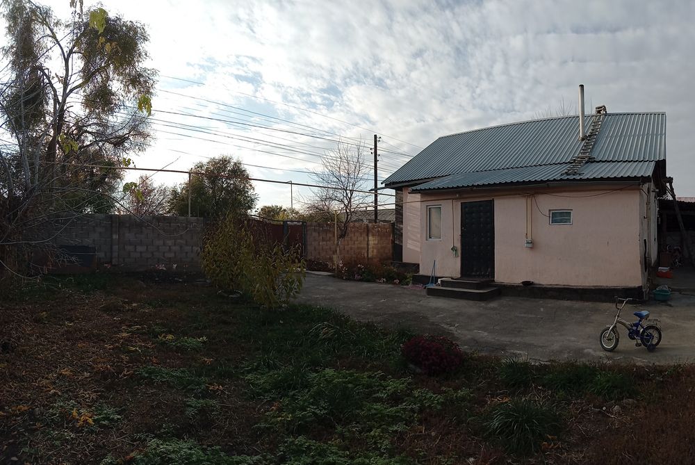 Продам дом находится в Кировске.