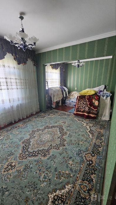Продается 4/4/4 банковская квартира