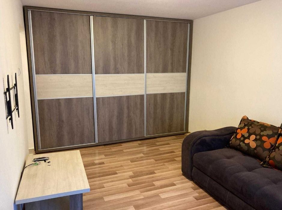 Inchiriez garsoniera strada Lorena