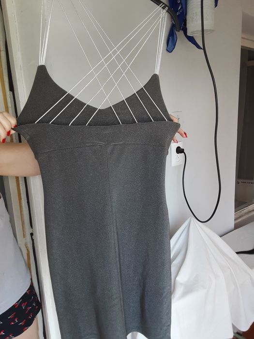 Продаются  очень дёшево, платья