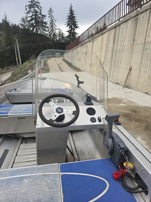 Лодка Linder Sportsman 400, двигател Yamaha 20