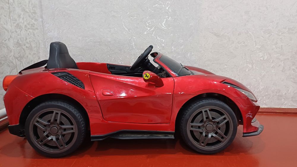 Детская машинка Ferrari
