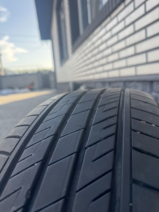 Kumho solus HS63 215/60R17 лето