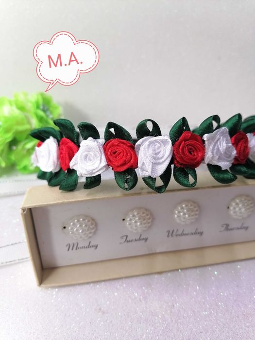 Диадеми с мини рози.