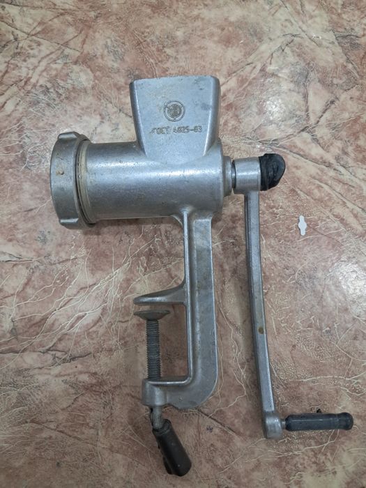 Мясорубка 3500 тг