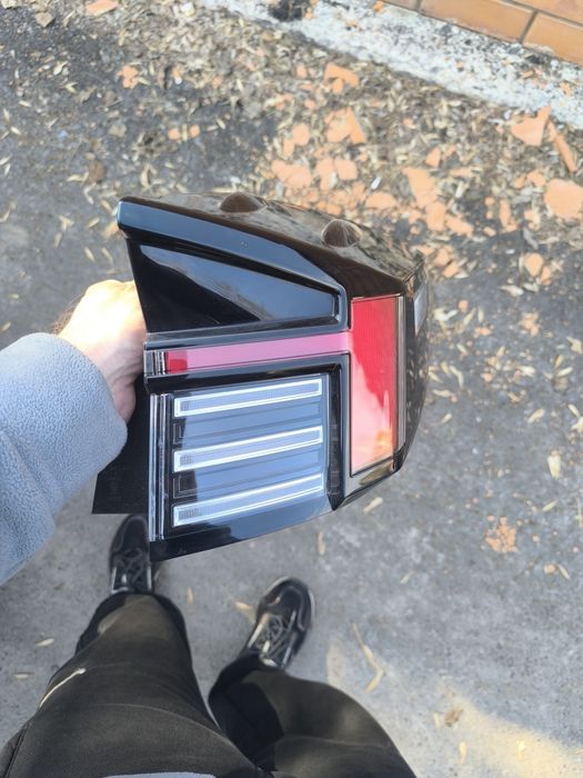 Продам задний правый фонарь