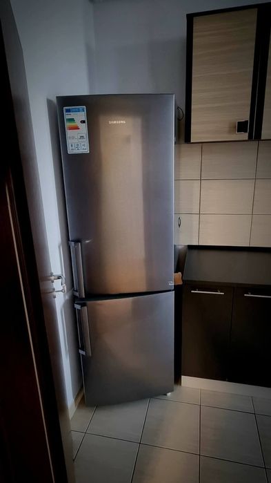 Inchiriez apartament