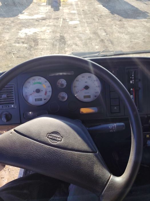 Nissan Atleon 3.0 basculabil cu macara