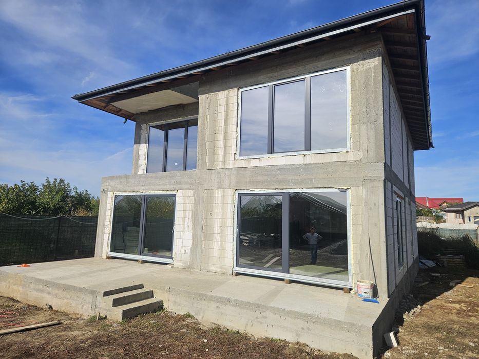 Tamplarie PVC la comanda / Rulouri la comanda