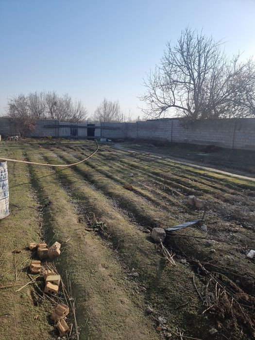 Uchaska sotiladi zor lakasiyada