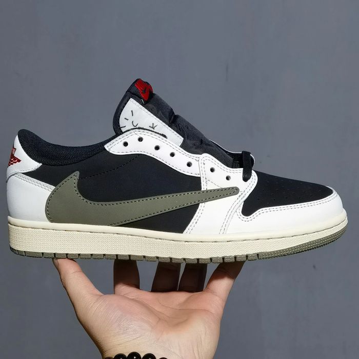 Air jordan 1 low travis scott