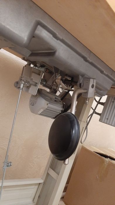 Профессиональная швейная машина