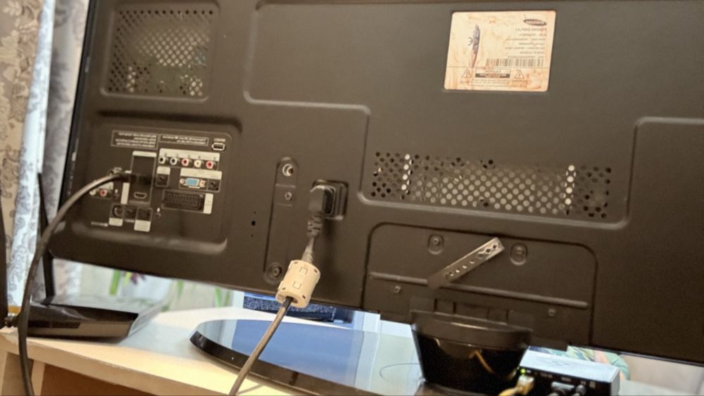 Продам срочно телевизор