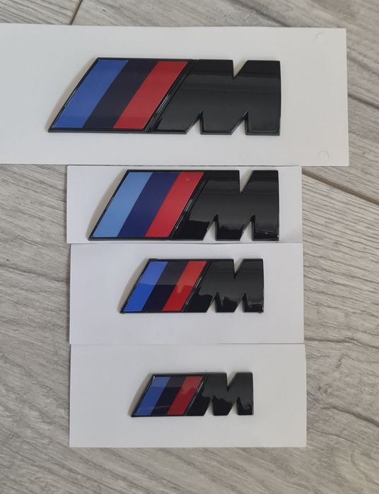 Emblema-Sigla-Logo-M-Power-Performance-Negru-Lucios-Aripi-Spate-Haion-Bmw-F10-F30-G20-G30-F15-F16-G05-G06
