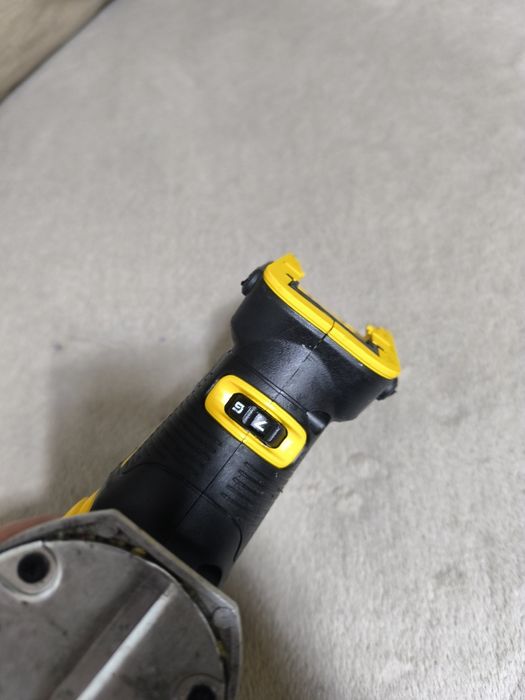 Fierăstrău Pendular Dewalt DCS335(2022)