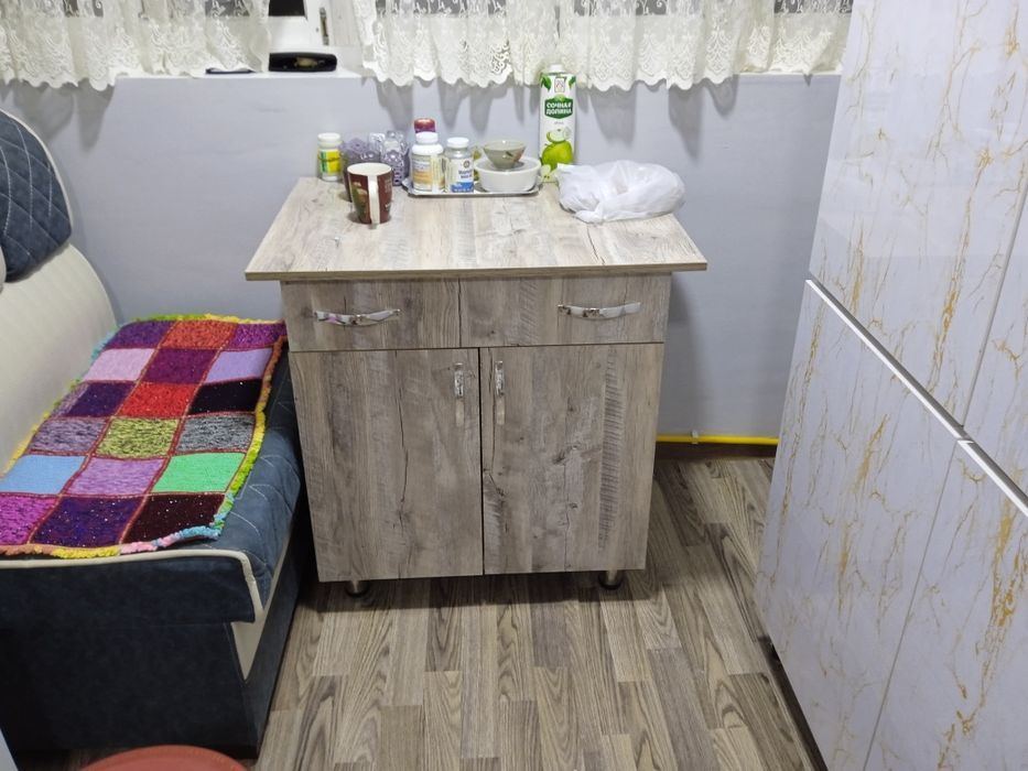 Продаётся кухонный стол и мойка