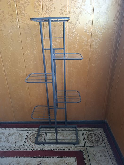 Подставка для цветов металлическая