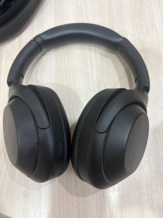 Продам Наушники Sony WH-1000XM4 черный