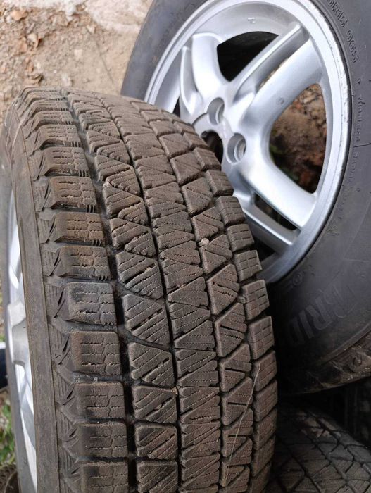 Автомобилни гуми Bridgestone с лети джанти