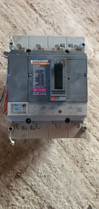 Vand 2 intrerupator automat Merlin Gerin clasa compact