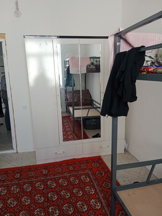 Хамма ижара уйлар шу ерда.Ичига кириб укиб кунгирок килишиз мумкин.
